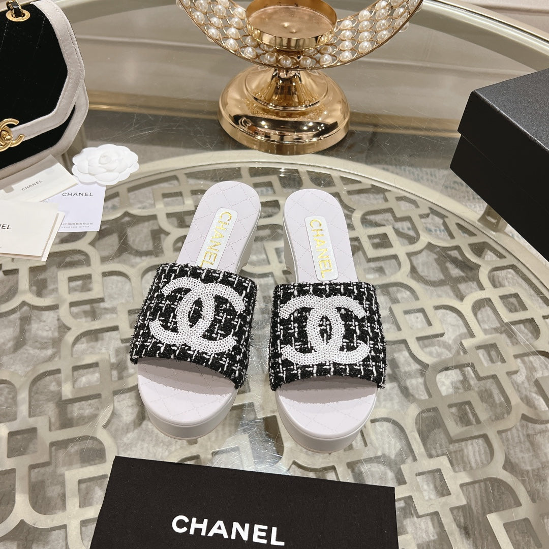 WEDGE PLATFORM IN BLACK FABRIC WITH WHITE LOGO - 34