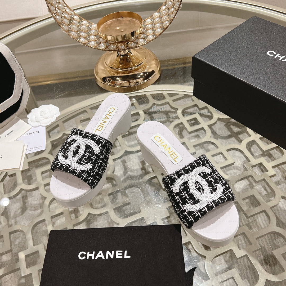 WEDGE PLATFORM IN BLACK FABRIC WITH WHITE LOGO - 34