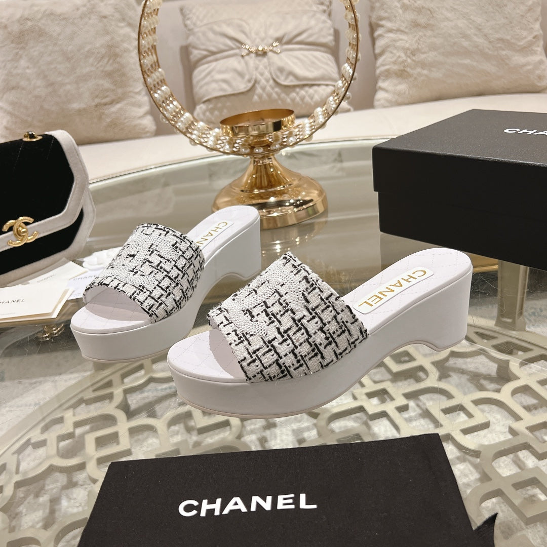 WEDGE PLATFORM IN BLACK MIX WHITE FABRIC WITH LOGO - 34