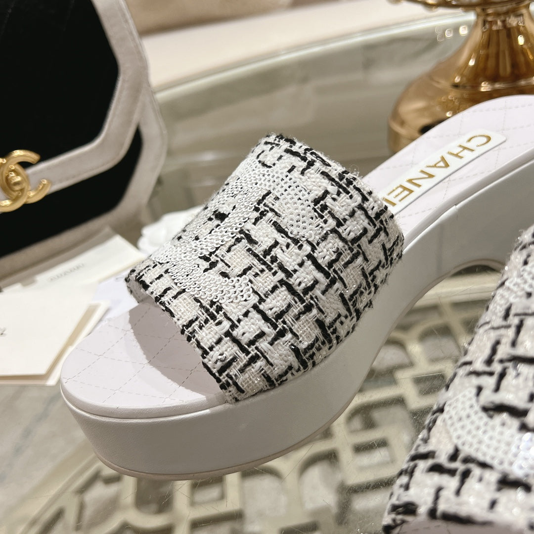WEDGE PLATFORM IN BLACK MIX WHITE FABRIC WITH LOGO - 34