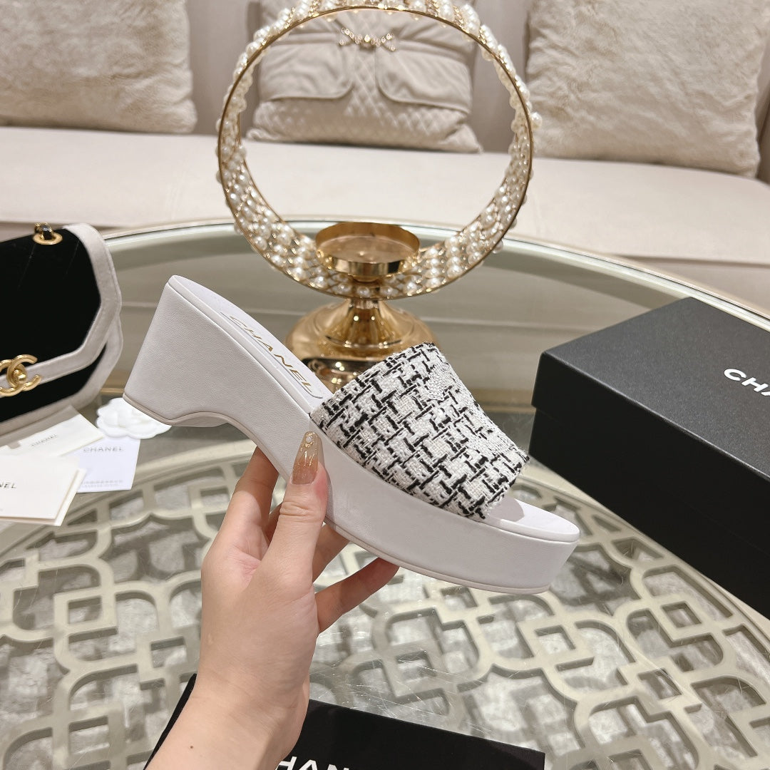 WEDGE PLATFORM IN BLACK MIX WHITE FABRIC WITH LOGO - 34