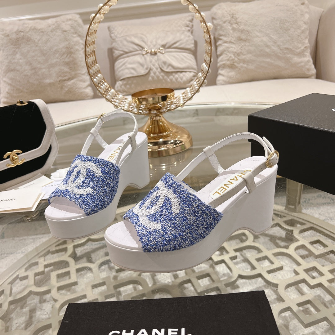 WEDGE SANDALS IN SAPPHIRE BLUE FABRIC WITH WHITE LOGO - 34