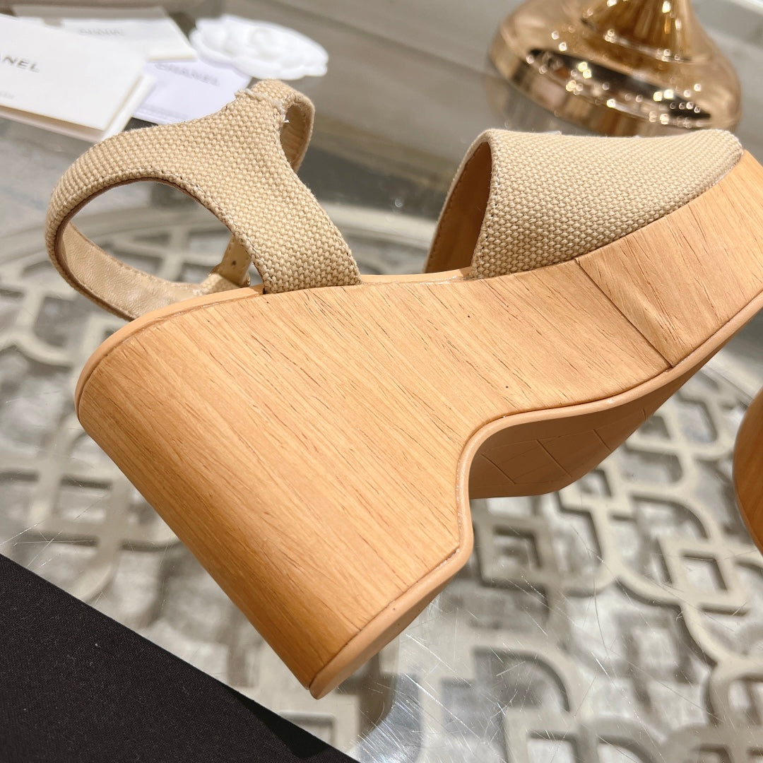 WEDGE SANDALS IN BEIGE CREAM LAMBSKIN WITH WHITE LOGO - 34