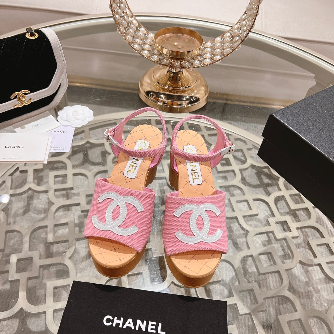WEDGE SANDALS IN LIGHT PINK LAMBSKIN WITH LOGO - 34