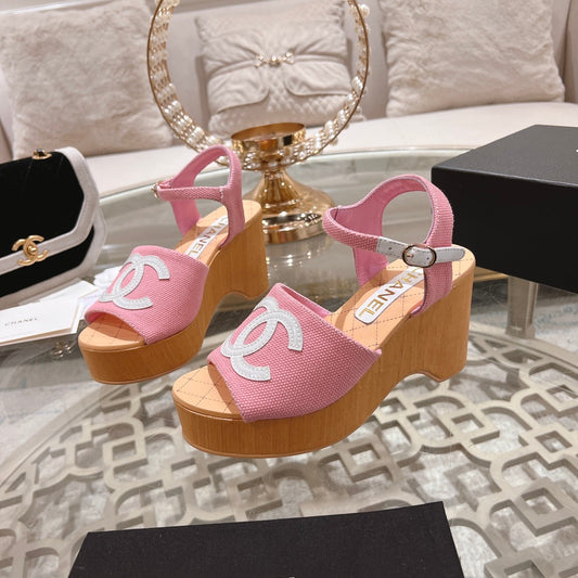 WEDGE SANDALS IN LIGHT PINK LAMBSKIN WITH LOGO - 34