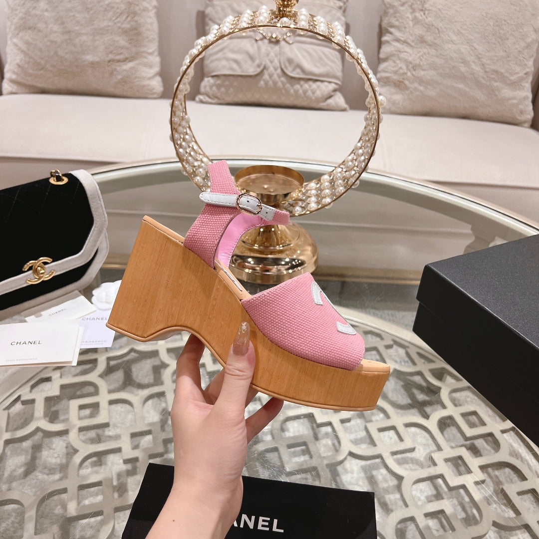 WEDGE SANDALS IN LIGHT PINK LAMBSKIN WITH LOGO - 34