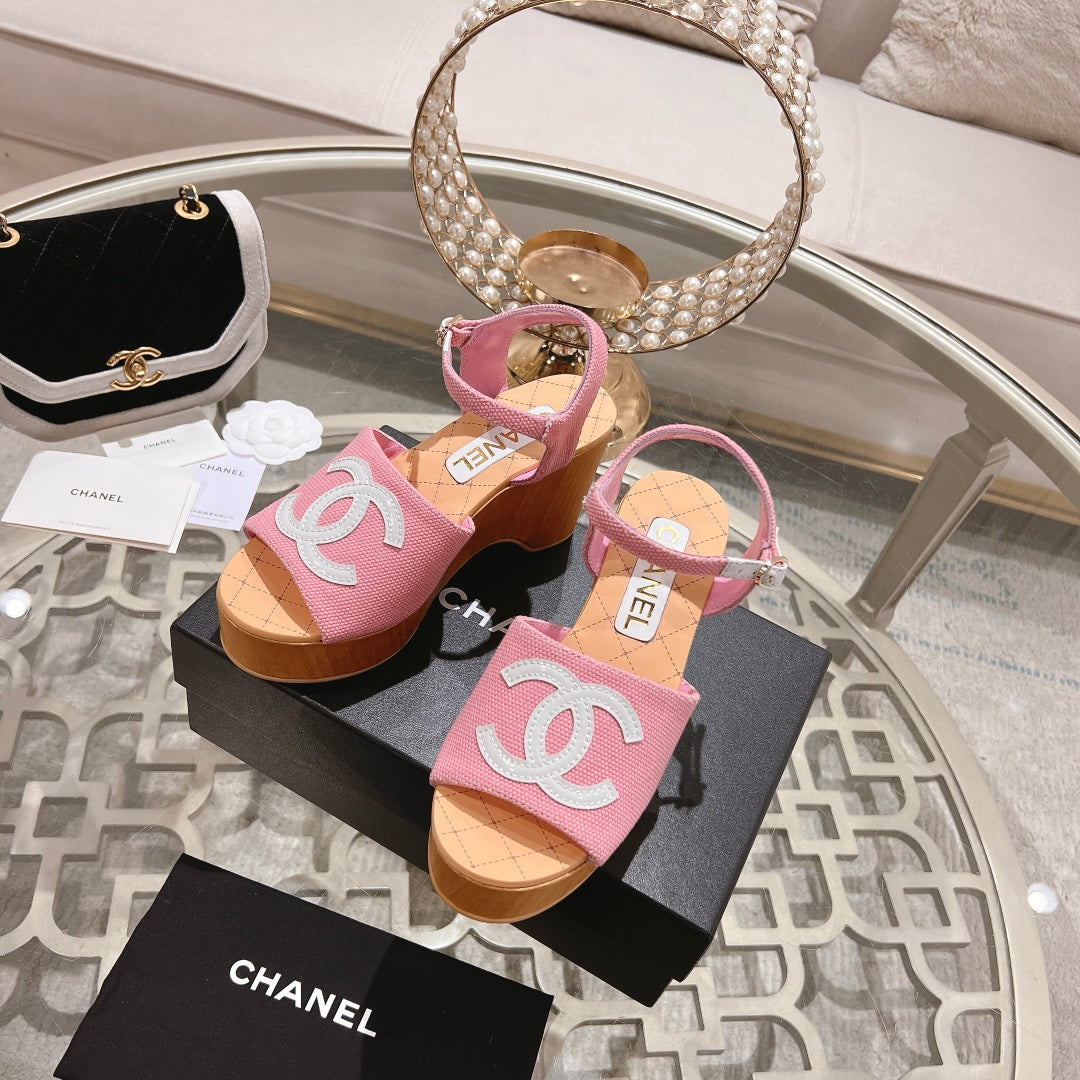 WEDGE SANDALS IN LIGHT PINK LAMBSKIN WITH LOGO - 34