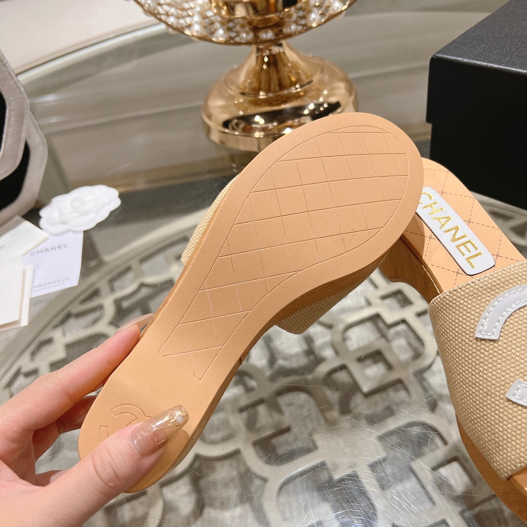 WEDGE PLATFORM IN BEIGE CREAM LAMBSKIN WITH WHITE LOGO - 34