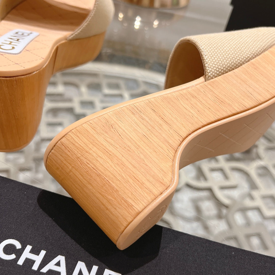 WEDGE PLATFORM IN BEIGE CREAM LAMBSKIN WITH WHITE LOGO - 34