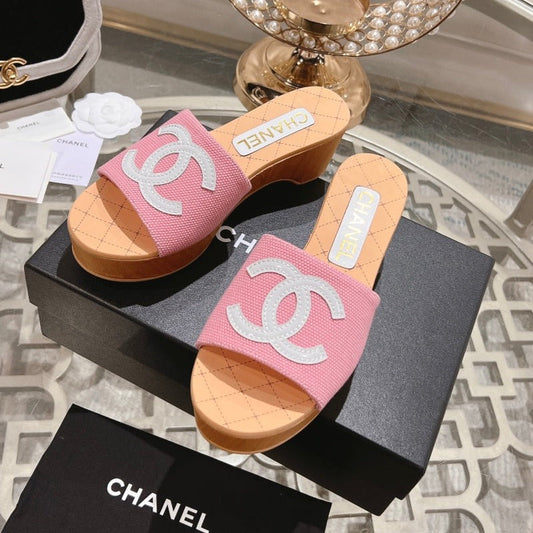 WEDGE PLATFORM IN LIGHT PINK LAMBSKIN WITH WHITE LOGO - 34
