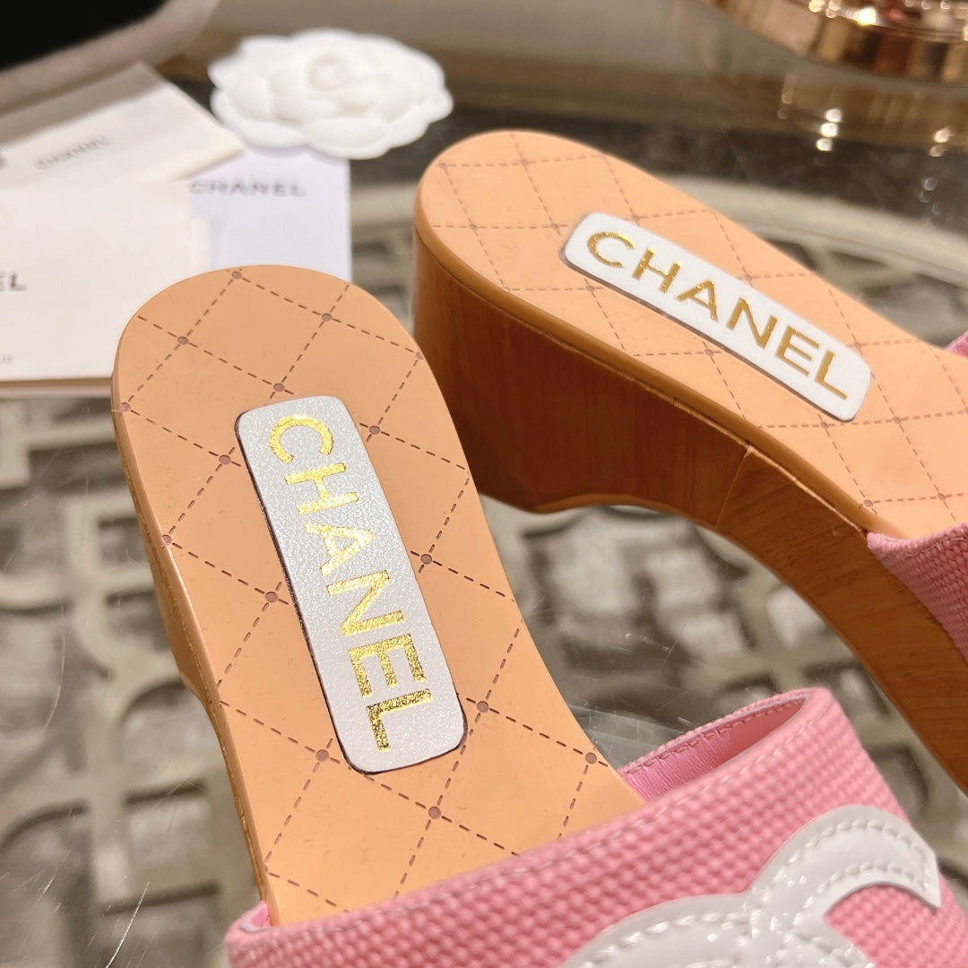 WEDGE PLATFORM IN LIGHT PINK LAMBSKIN WITH WHITE LOGO - 34