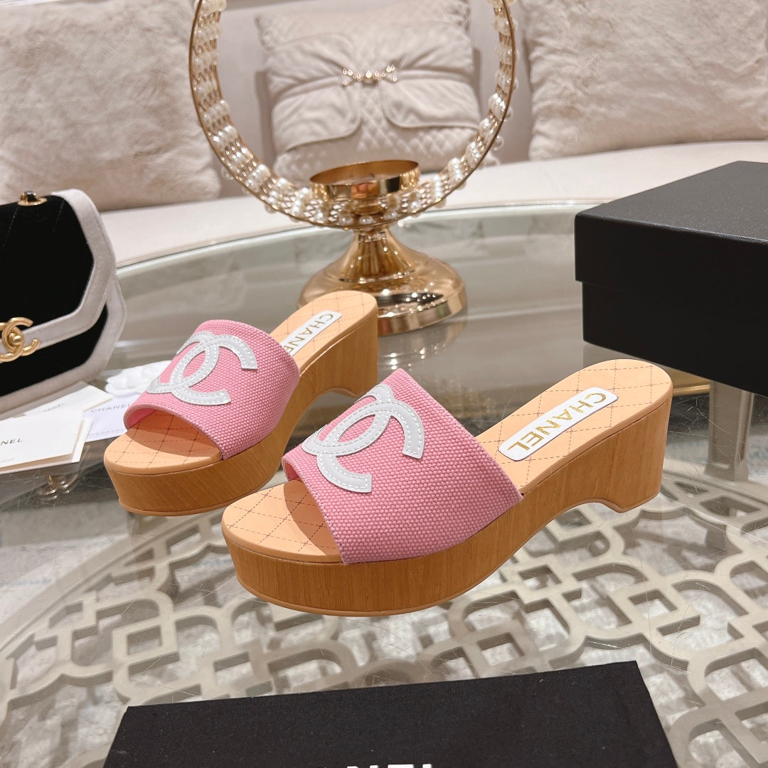 WEDGE PLATFORM IN LIGHT PINK LAMBSKIN WITH WHITE LOGO - 34