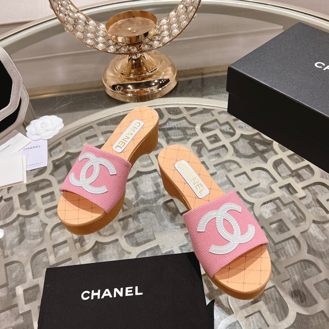 WEDGE PLATFORM IN LIGHT PINK LAMBSKIN WITH WHITE LOGO - 34