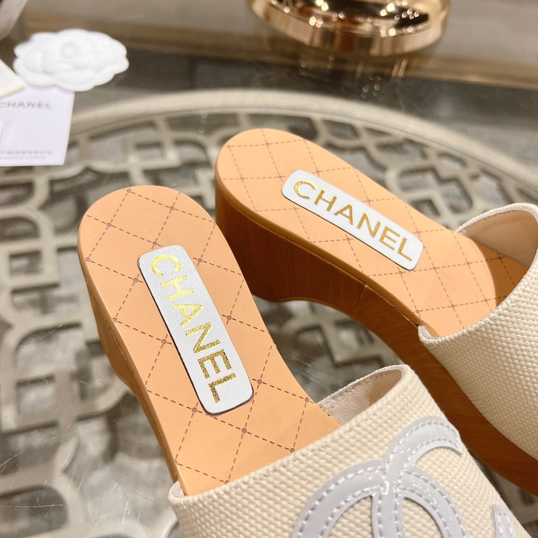WEDGE PLATFORM IN WHITE LAMBSKIN WITH LOGO - 34