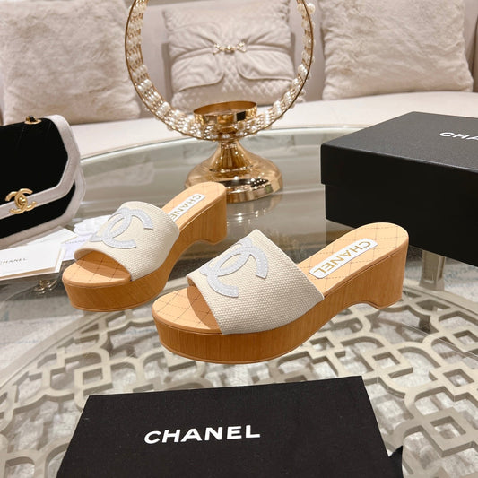 WEDGE PLATFORM IN WHITE LAMBSKIN WITH LOGO - 34