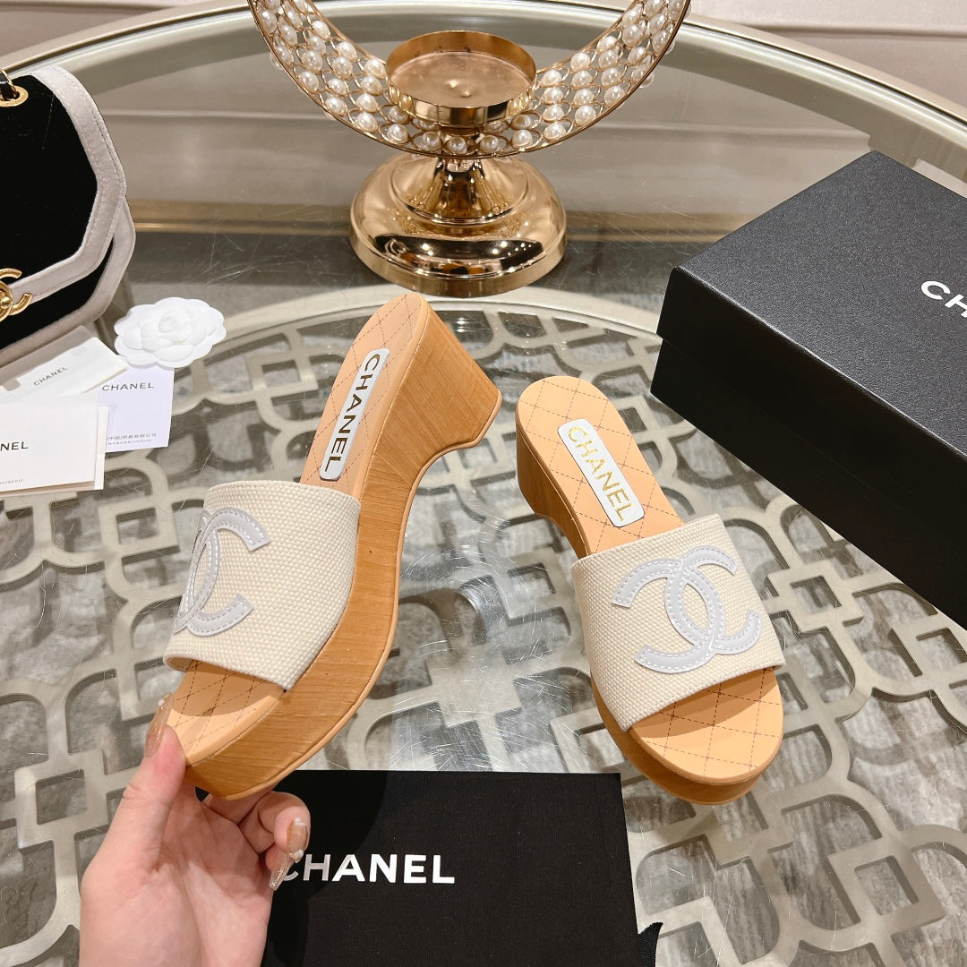 WEDGE PLATFORM IN WHITE LAMBSKIN WITH LOGO - 34