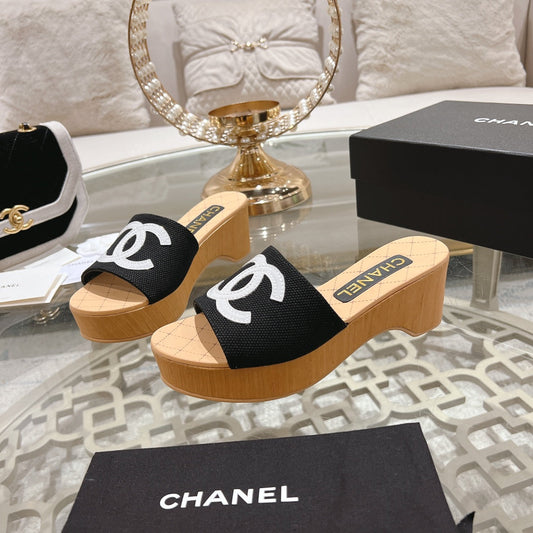 WEDGE PLATFORM IN BLACK LAMBSKIN WITH WHITE LOGO - 34