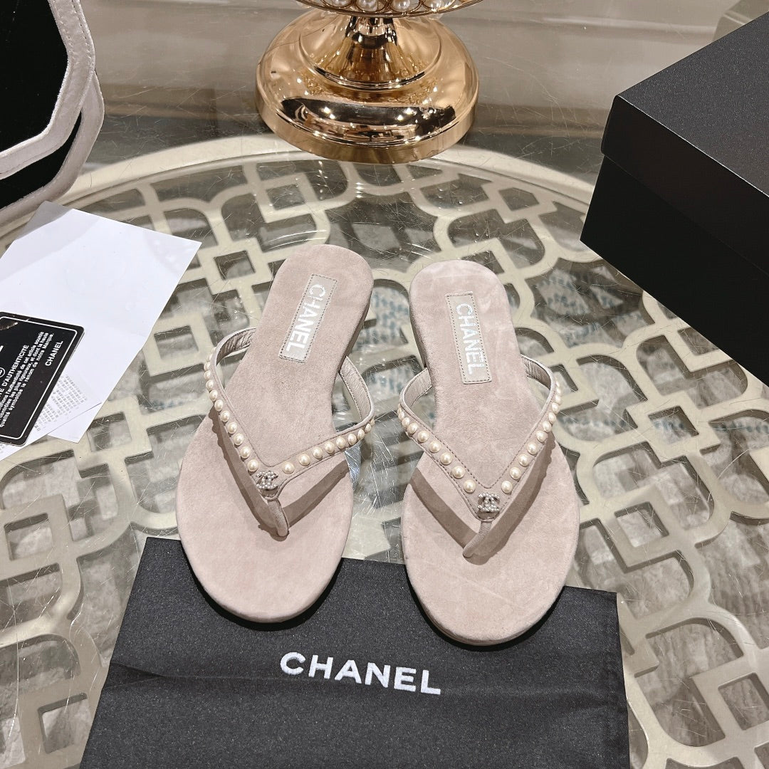 PEARL THONG SANDAL IN PALE PINK SUEDE - 35