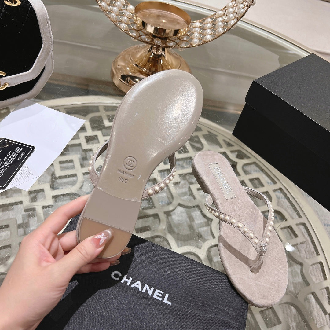 PEARL THONG SANDAL IN PALE PINK SUEDE - 35