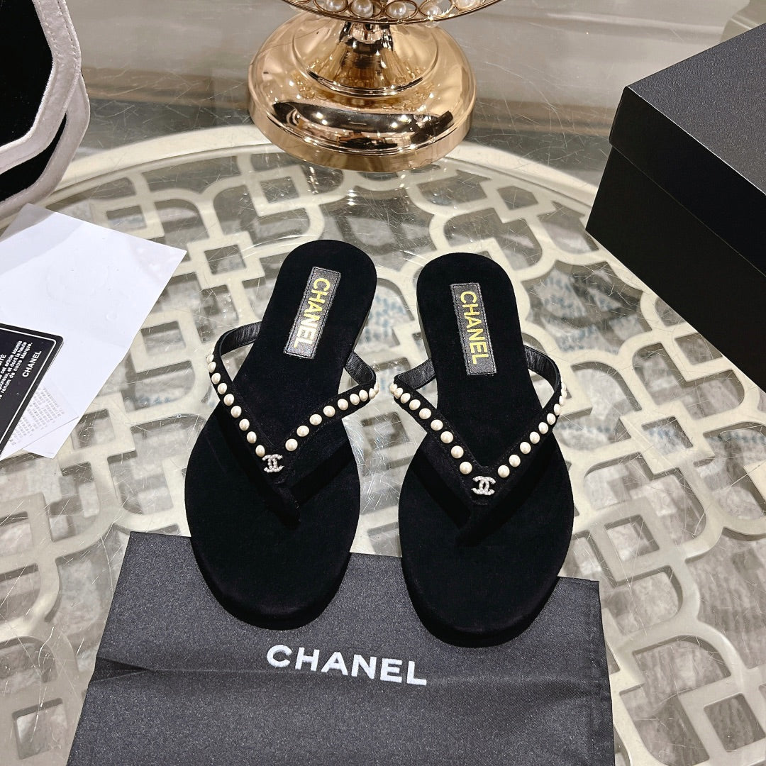 PEARL THONG SANDAL IN BLACK SUEDE - 35
