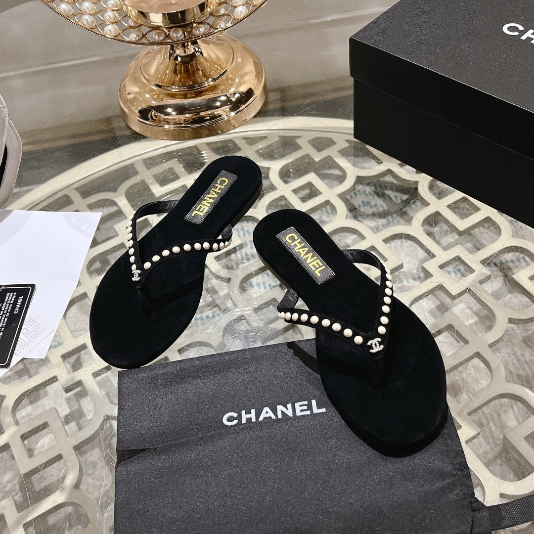 PEARL THONG SANDAL IN BLACK SUEDE - 35