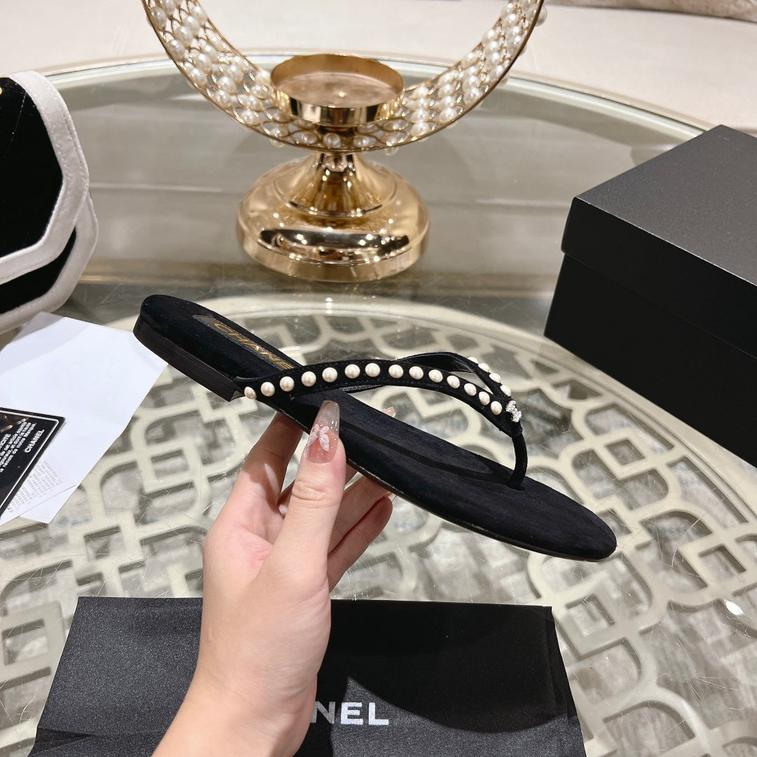PEARL THONG SANDAL IN BLACK SUEDE - 35