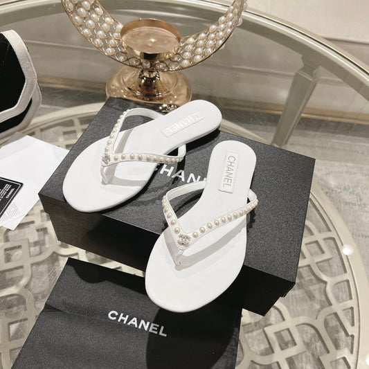 PEARL THONG SANDAL IN WHITE LAMBSKIN - 35