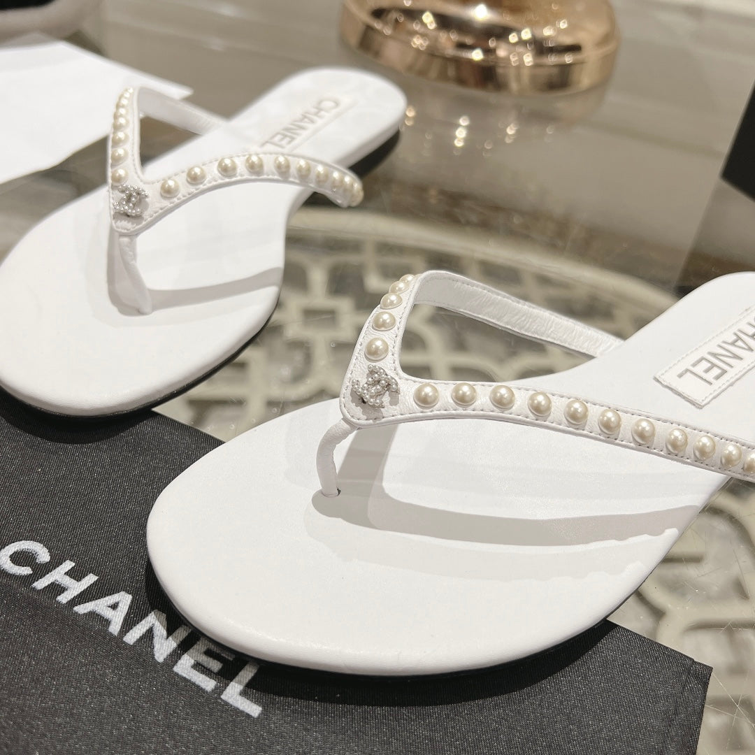 PEARL THONG SANDAL IN WHITE LAMBSKIN - 35