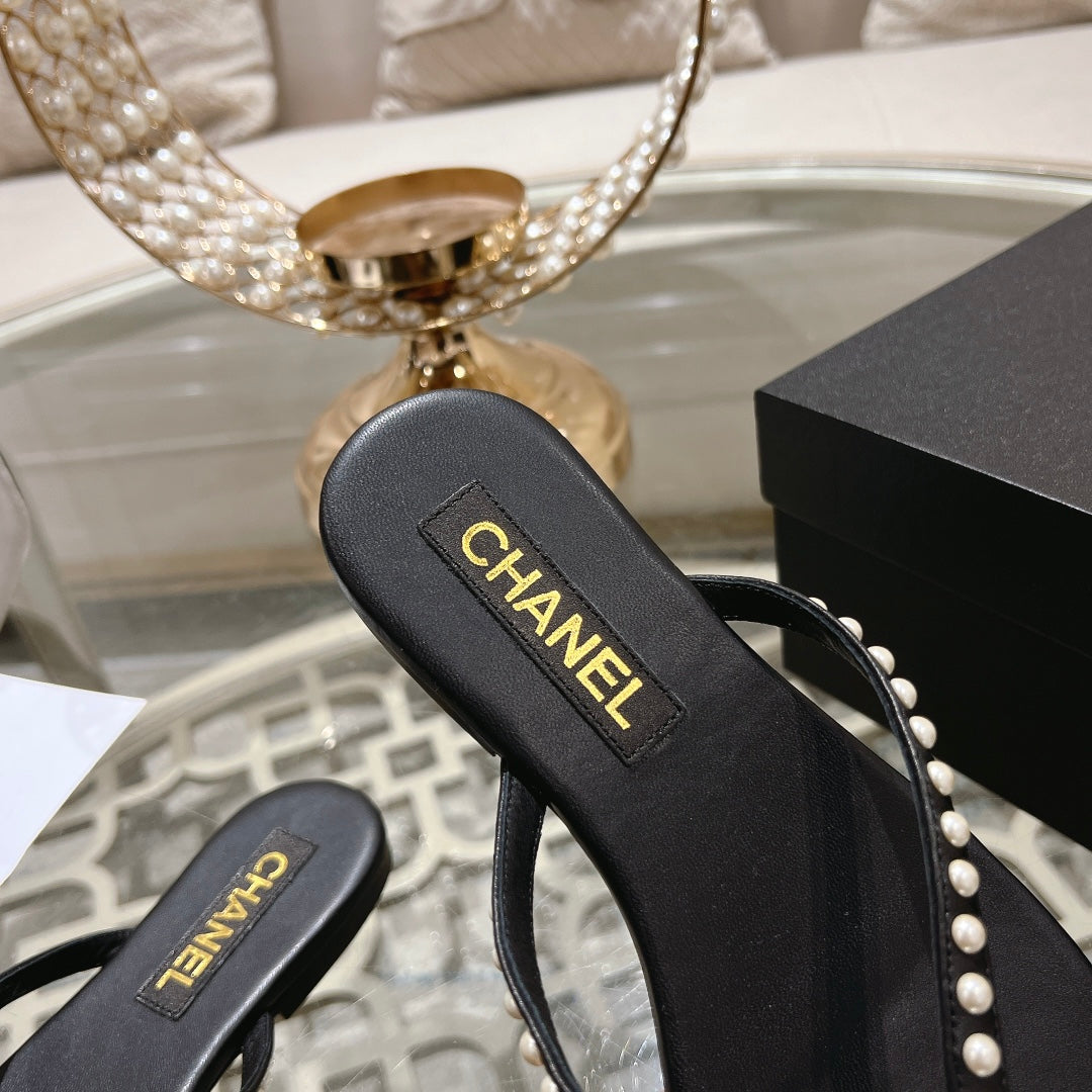PEARL THONG SANDAL IN BLACK LAMBSKIN - 35