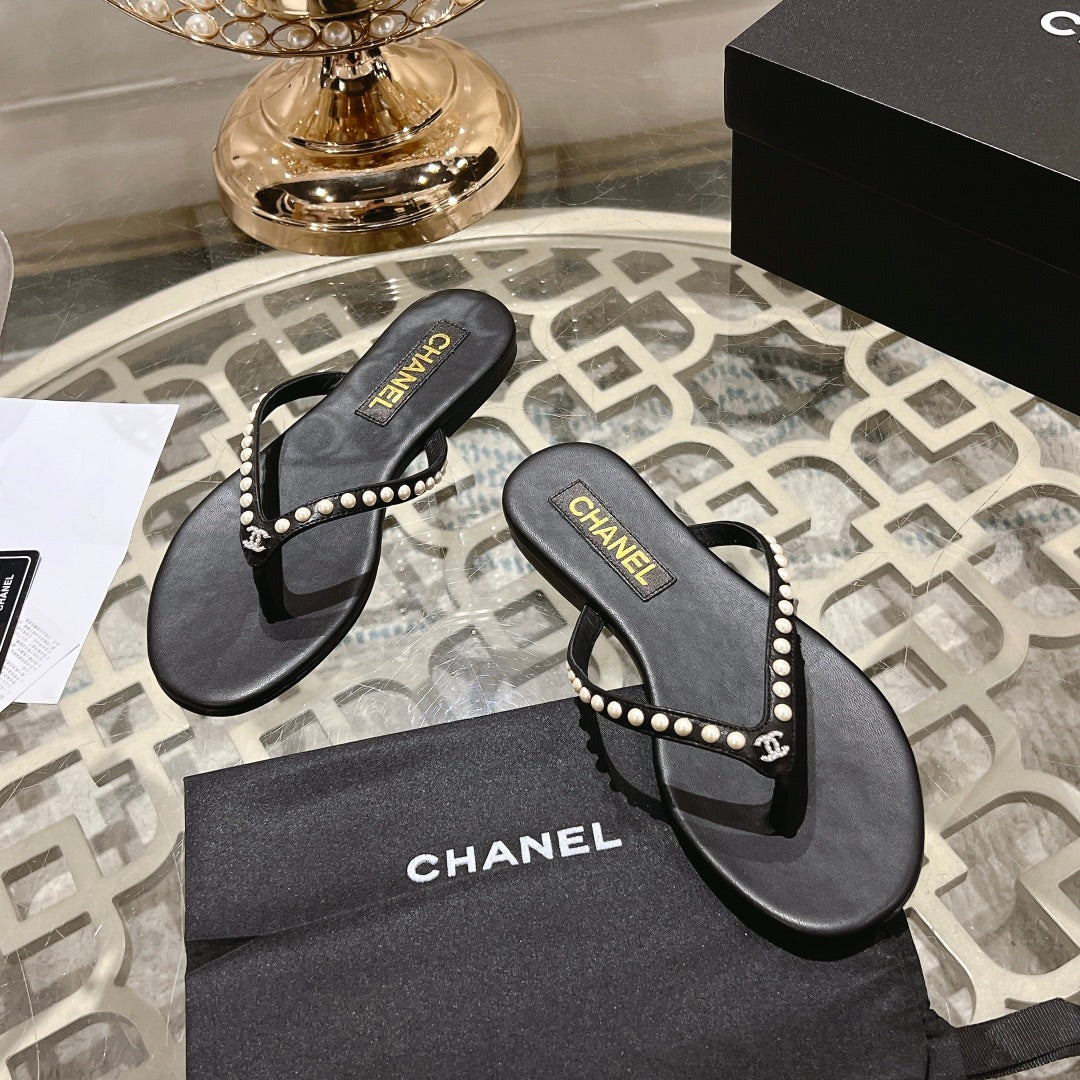 PEARL THONG SANDAL IN BLACK LAMBSKIN - 35