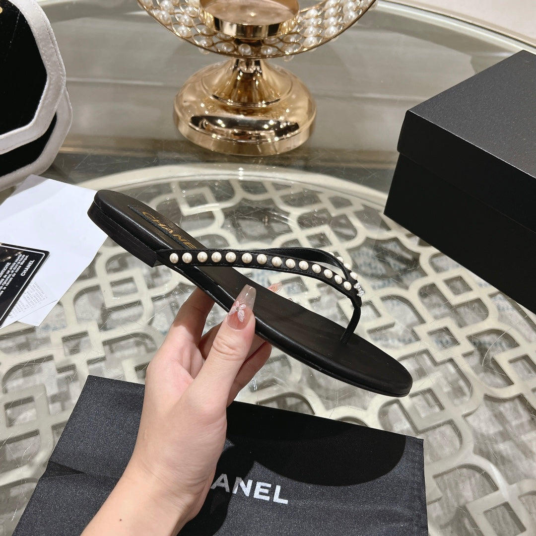 PEARL THONG SANDAL IN BLACK LAMBSKIN - 35