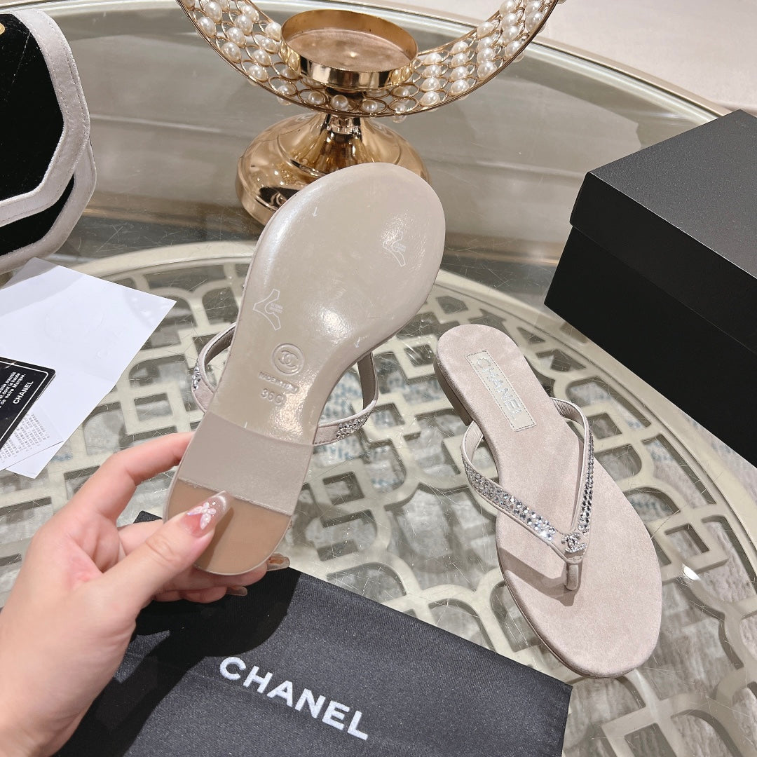 RHINESTONES THONG SANDAL IN PALE PINK SUEDE - 35