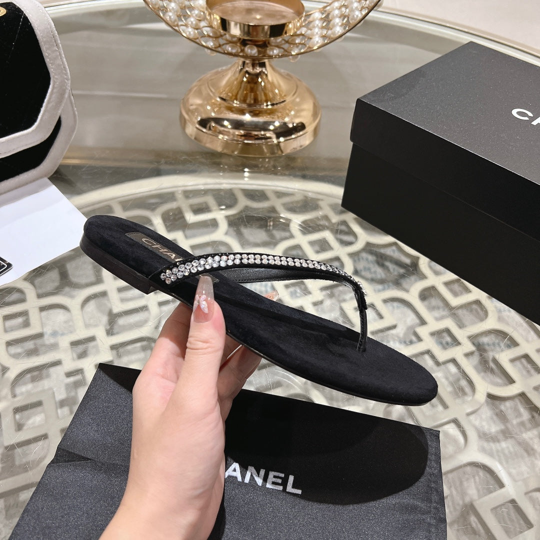 RHINESTONES THONG SANDAL IN BLACK SUEDE - 35