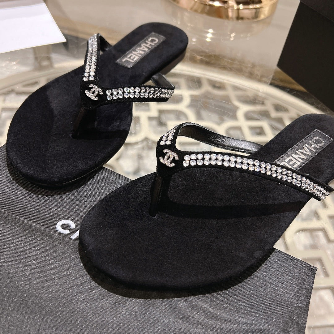 RHINESTONES THONG SANDAL IN BLACK SUEDE - 35