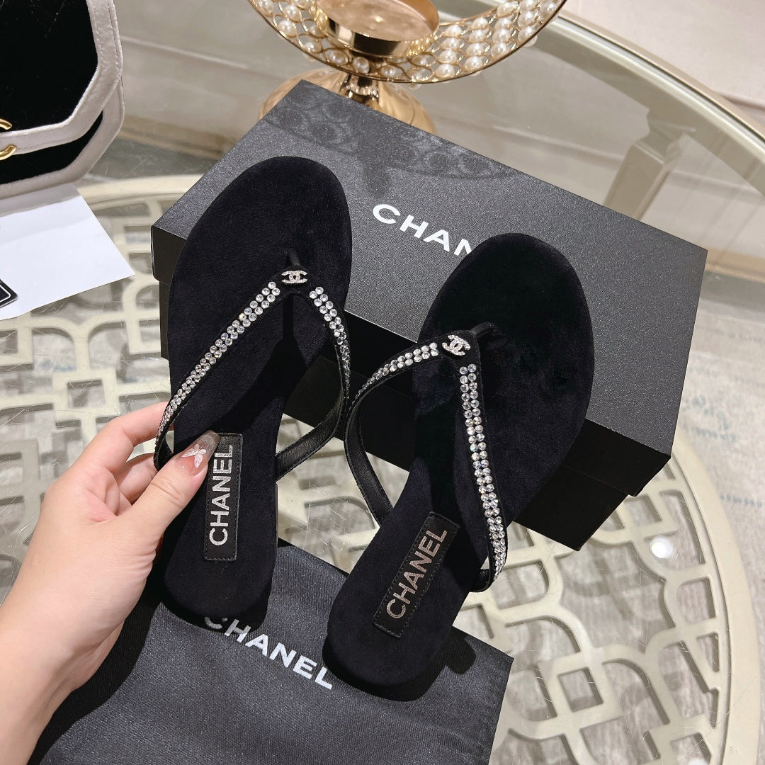 RHINESTONES THONG SANDAL IN BLACK SUEDE - 35