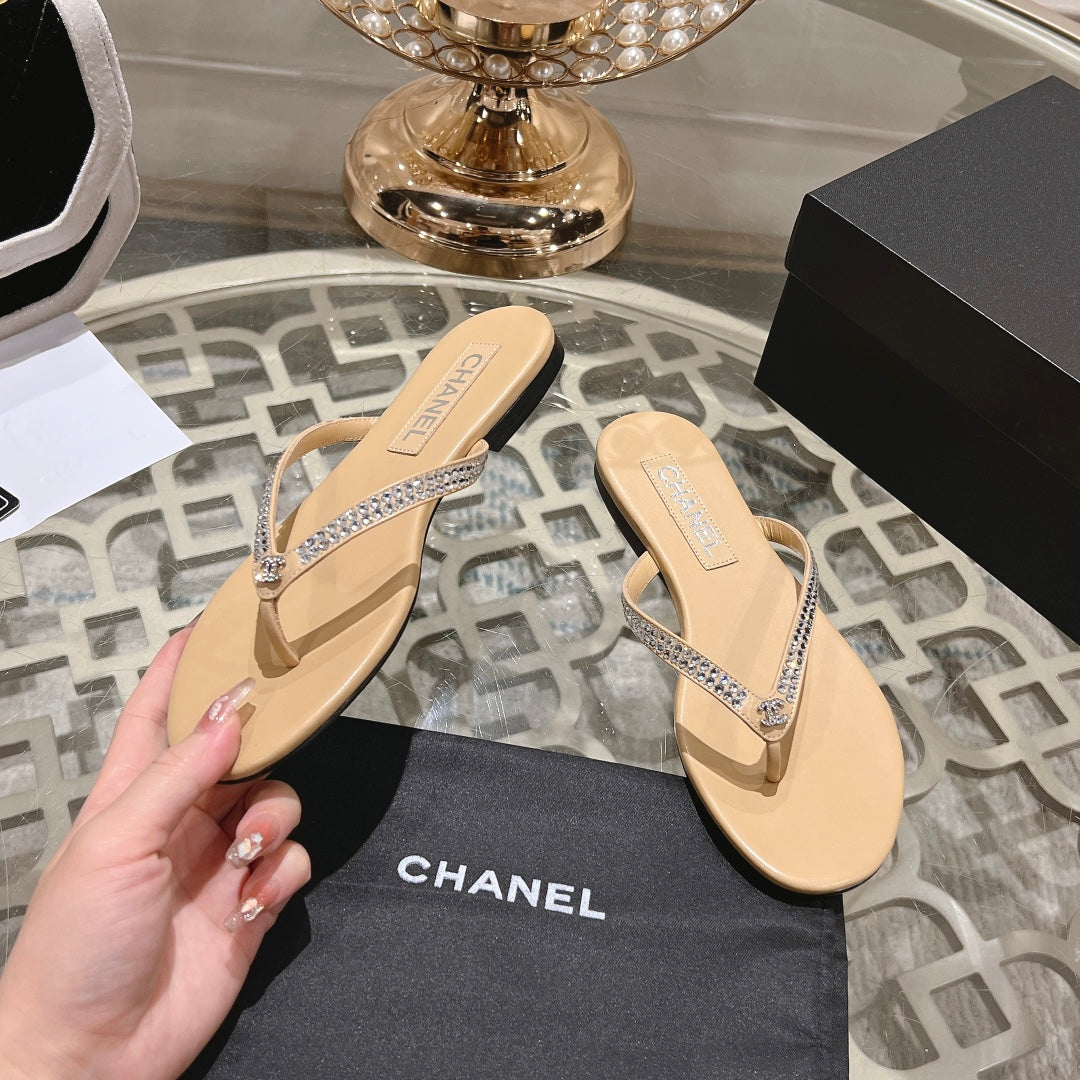RHINESTONES THONG SANDAL IN MACAROON TAN LAMBSKIN - 35