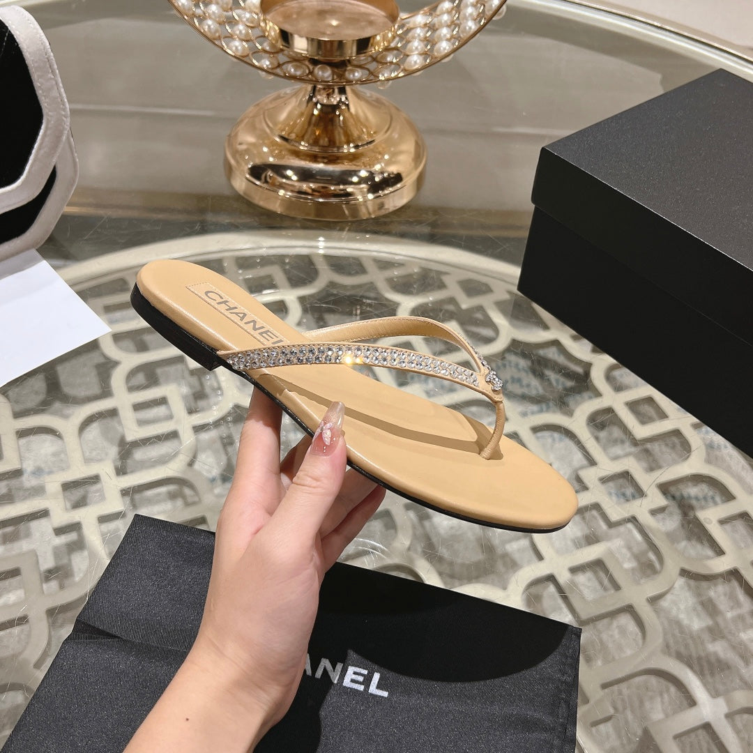 RHINESTONES THONG SANDAL IN MACAROON TAN LAMBSKIN - 35