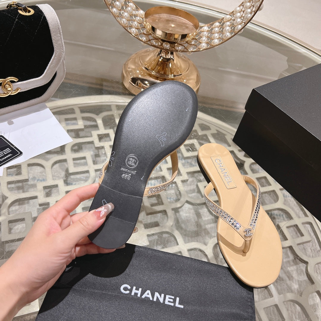 RHINESTONES THONG SANDAL IN MACAROON TAN LAMBSKIN - 35