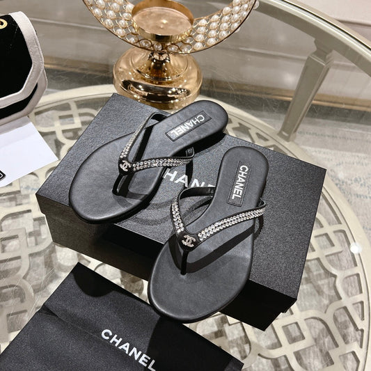 RHINESTONES THONG SANDAL IN BLACK LAMBSKIN - 35