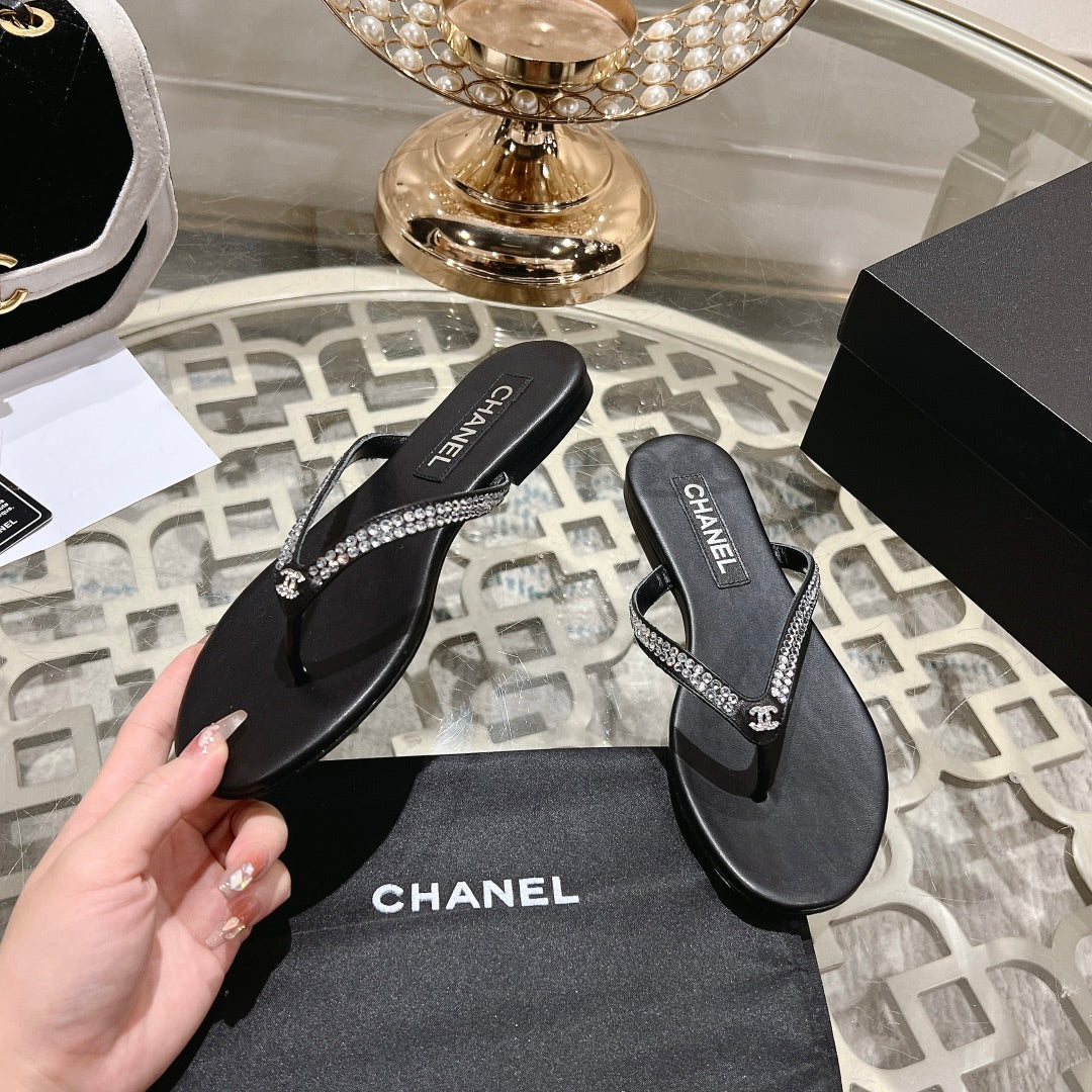 RHINESTONES THONG SANDAL IN BLACK LAMBSKIN - 35