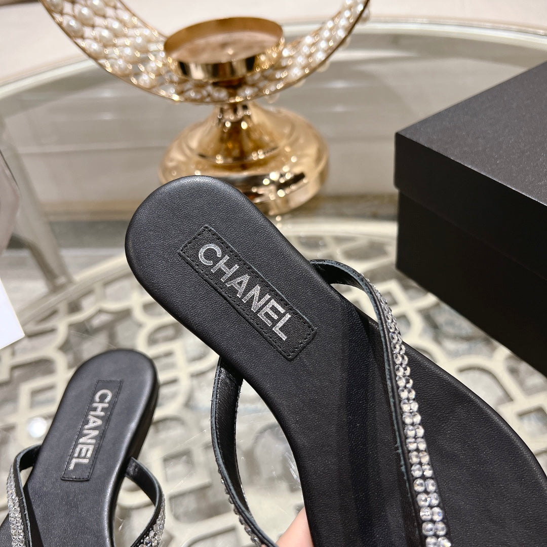 RHINESTONES THONG SANDAL IN BLACK LAMBSKIN - 35