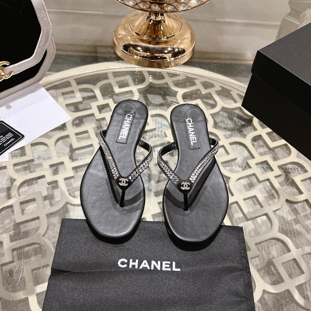 RHINESTONES THONG SANDAL IN BLACK LAMBSKIN - 35
