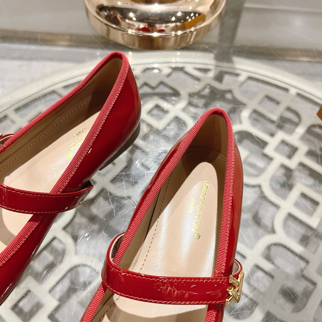 MARY JANE SHOES IN CHERRY RED PATENT CALFSKIN - 35