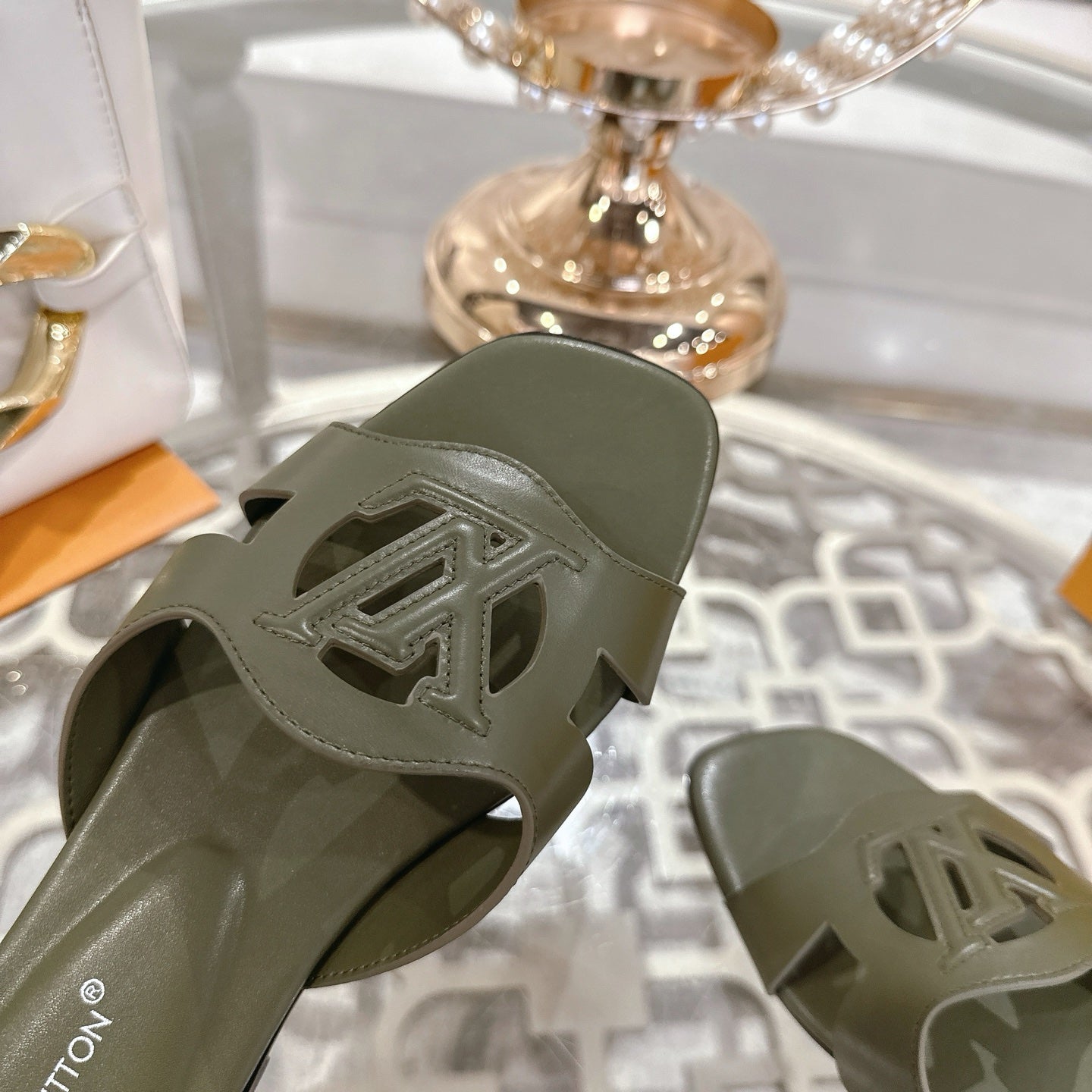 ISOLA FLAT SLIDE IN ARMY GREEN CALFSKIN - 35