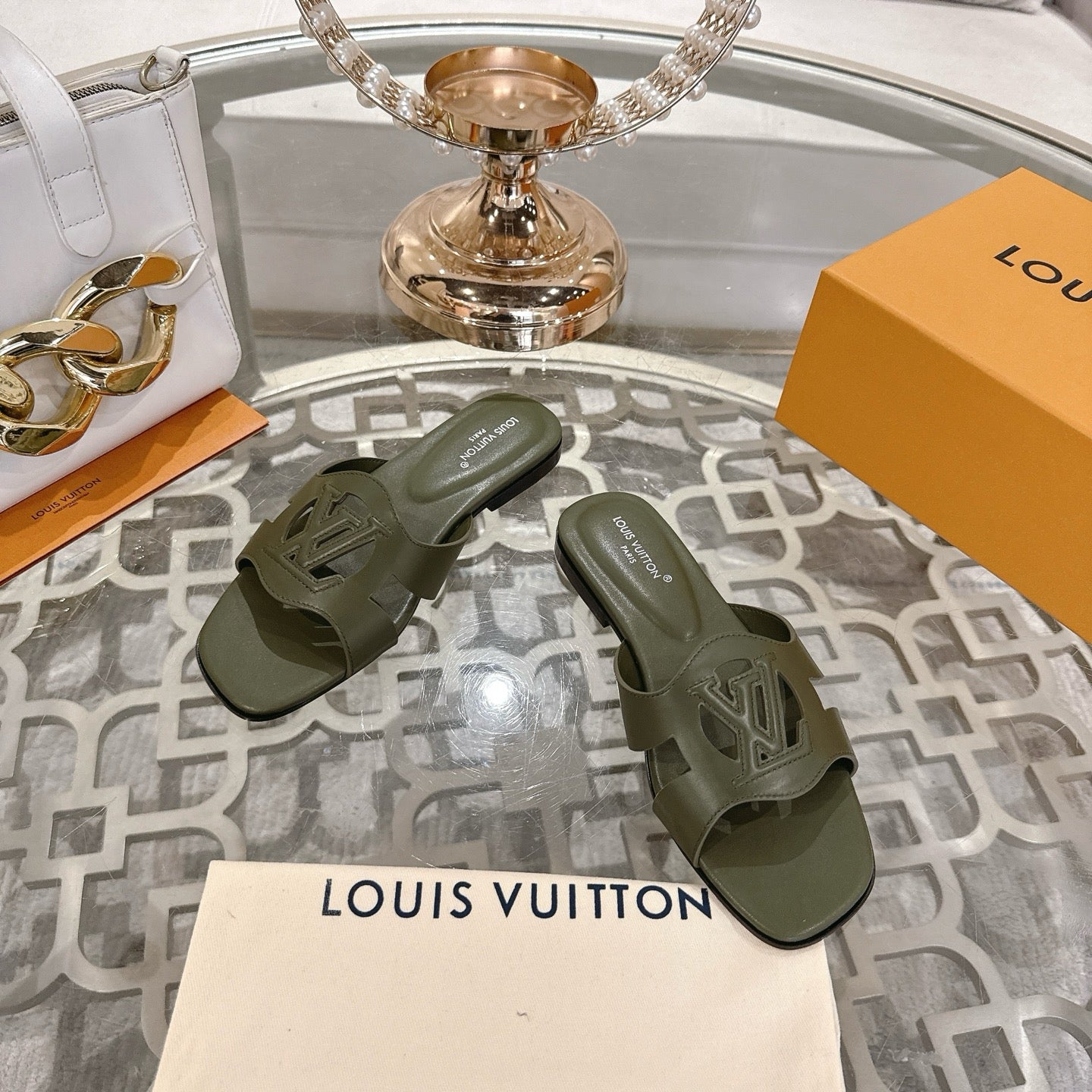 ISOLA FLAT SLIDE IN ARMY GREEN CALFSKIN - 35