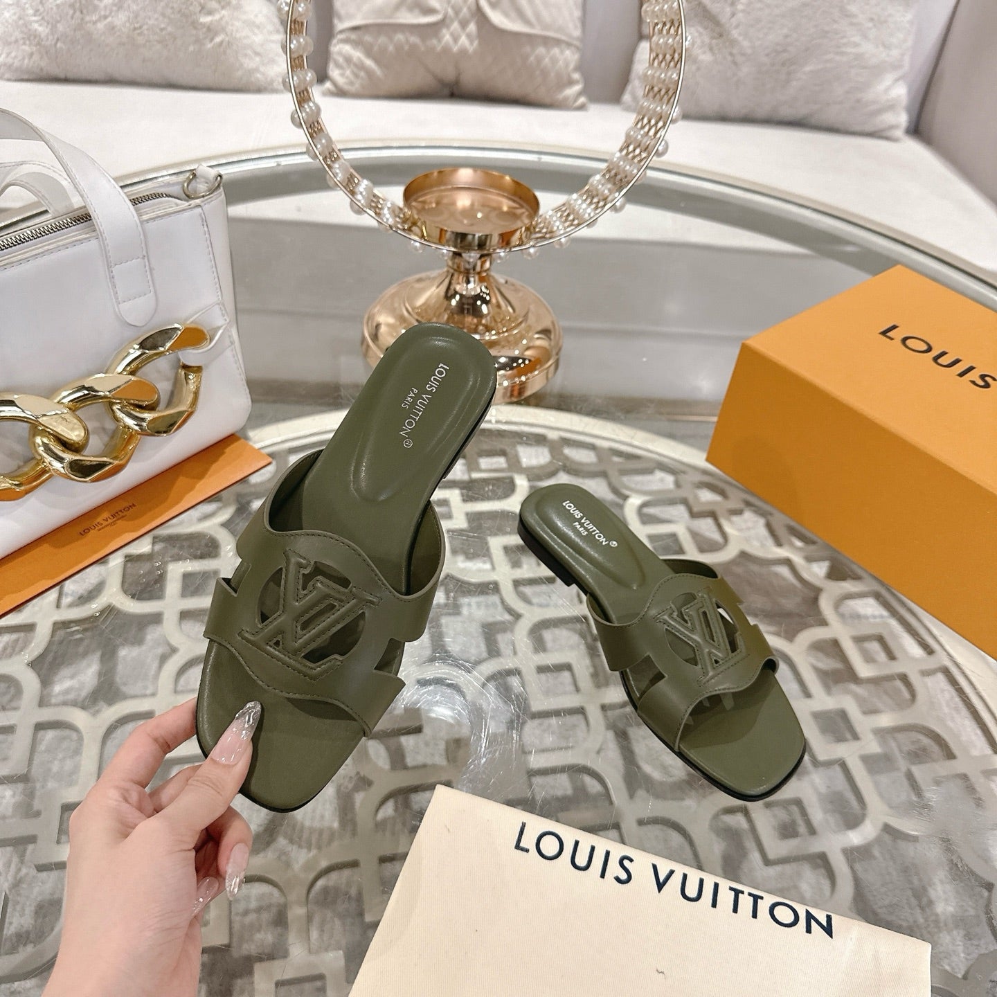ISOLA FLAT SLIDE IN ARMY GREEN CALFSKIN - 35