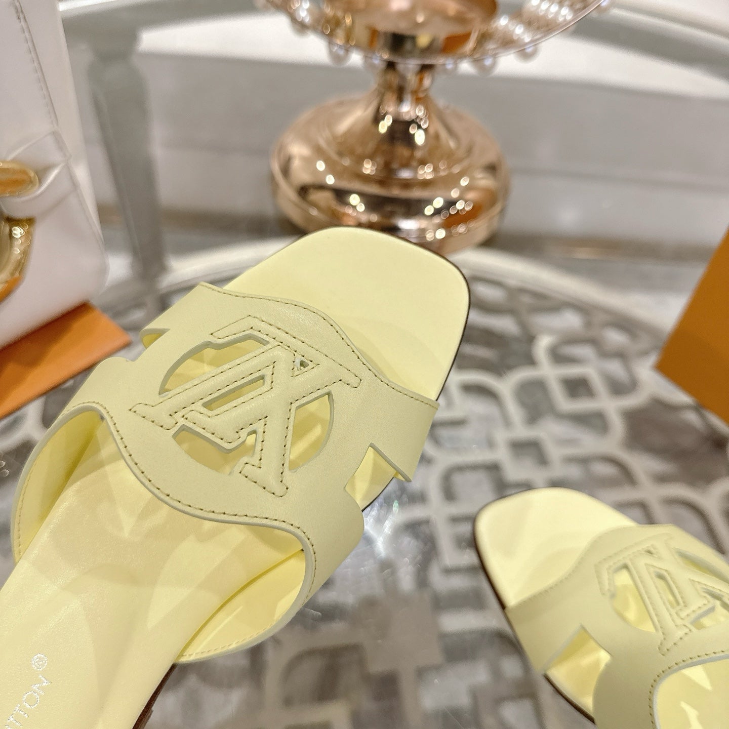 ISOLA FLAT SLIDE IN PALE YELLOW CALFSKIN - 35
