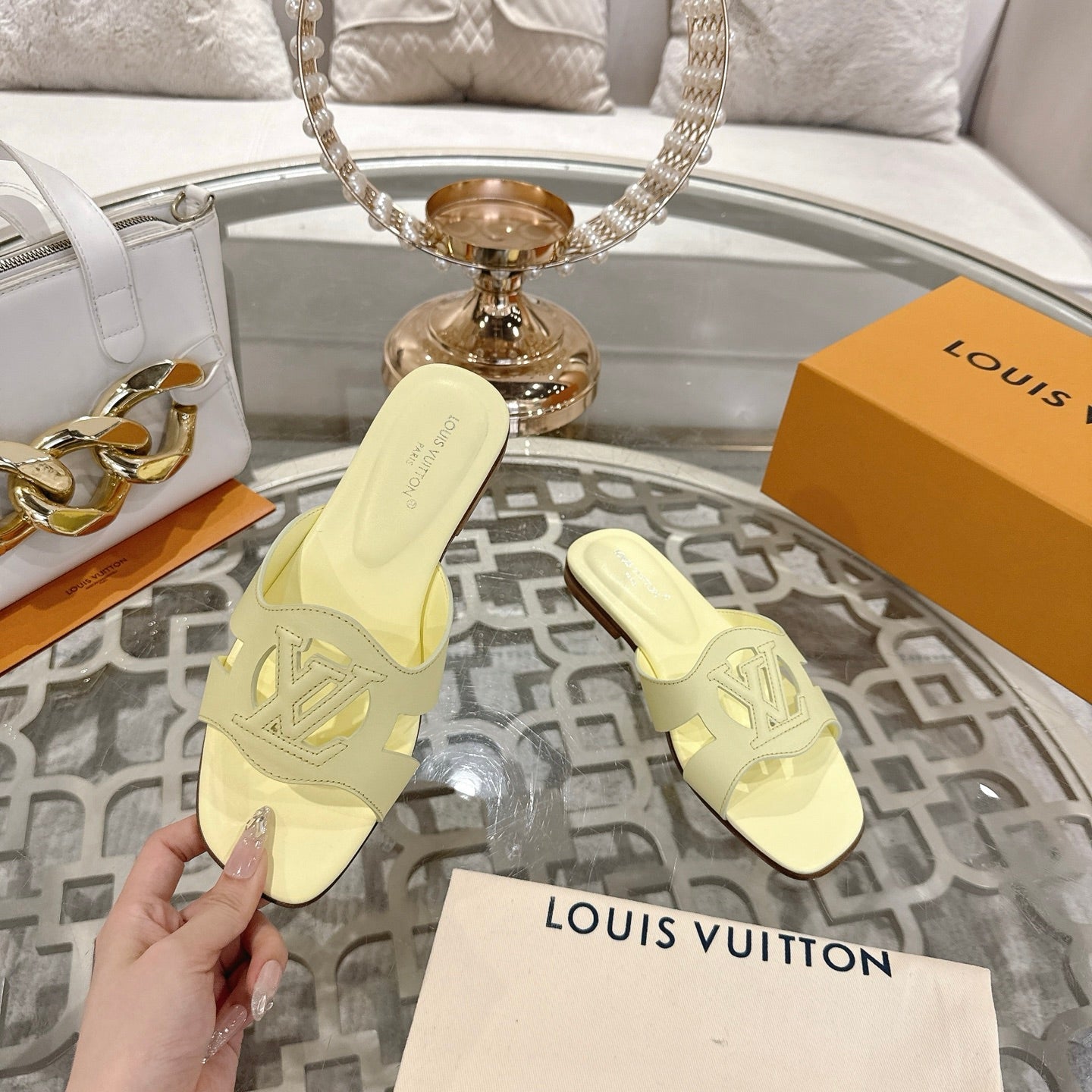 ISOLA FLAT SLIDE IN PALE YELLOW CALFSKIN - 35