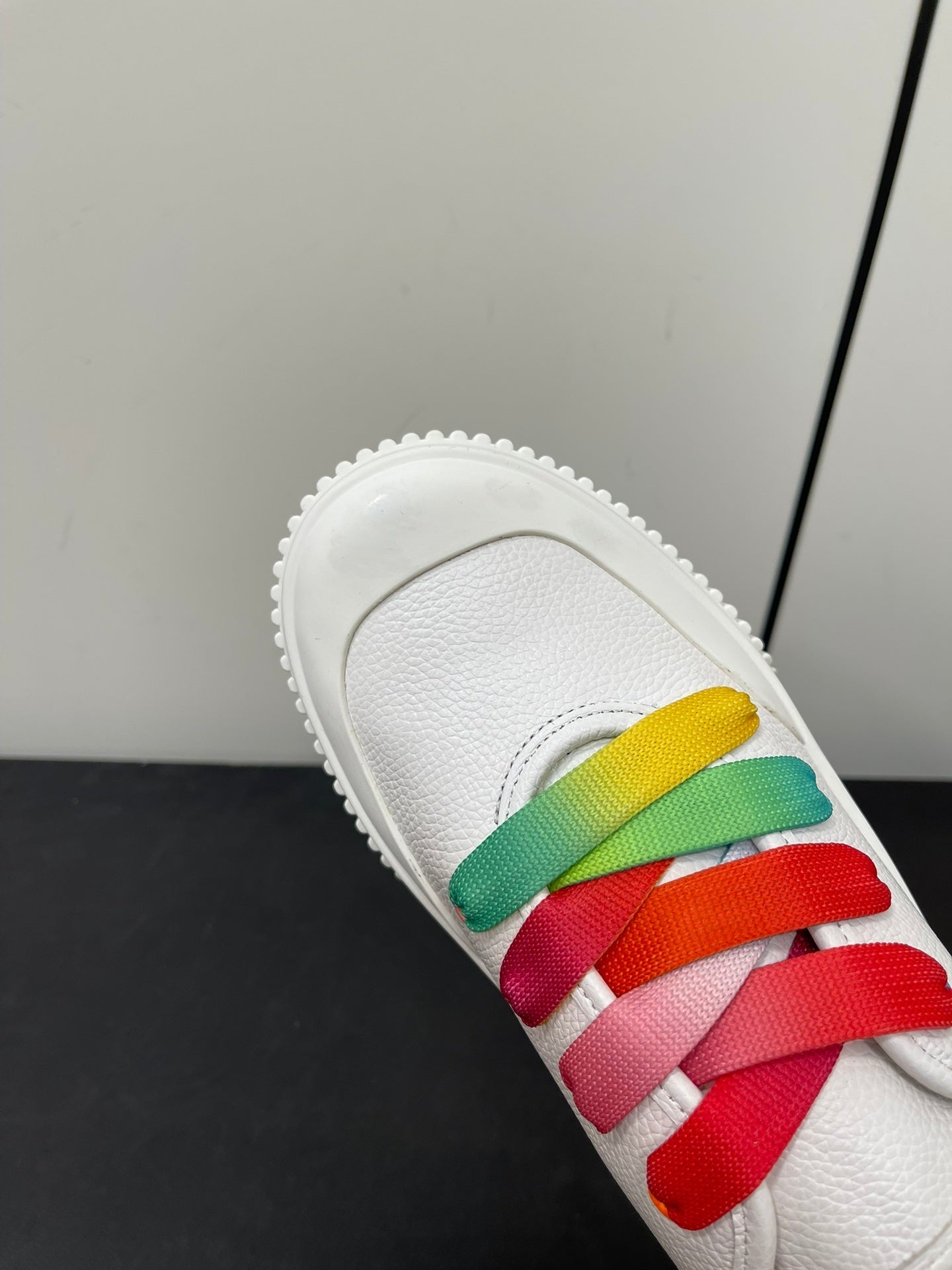 LP CLASSIC BISCUIT SNEAKERS WHITE WITH MULTI-COLOR LACES CALFSKIN - 35