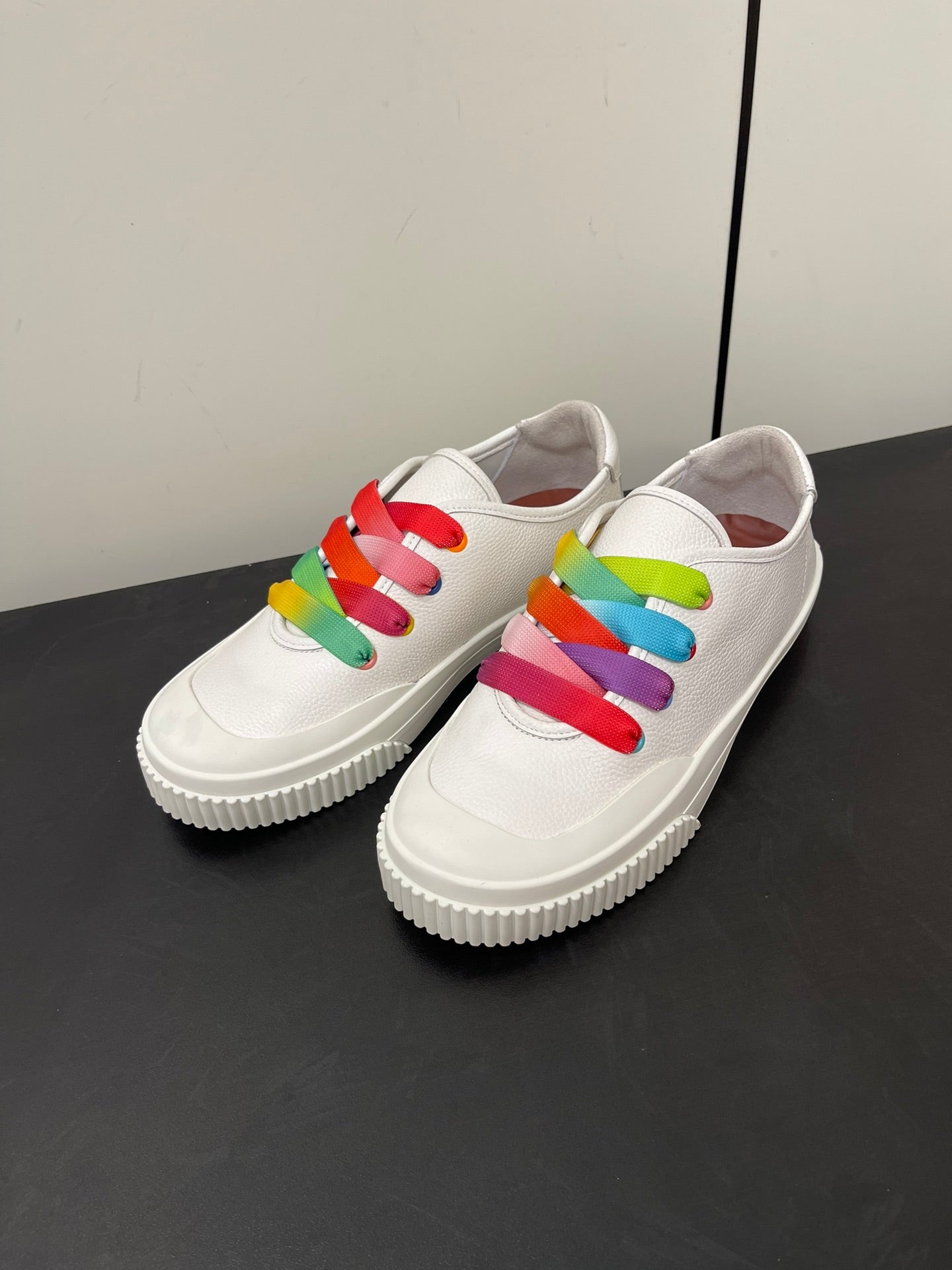 LP CLASSIC BISCUIT SNEAKERS WHITE WITH MULTI-COLOR LACES CALFSKIN - 35